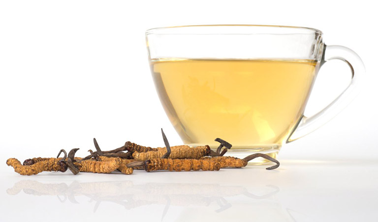 Hãm trà là cách sử dụng đông trùng hạ thảo khô phổ biến
