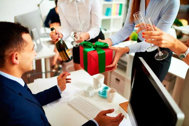 Sếp là đối tượng khác so với bạn bè, đồng nghiệp hay khách hàng vì vậy không thể chọn quà tặng qua loa được