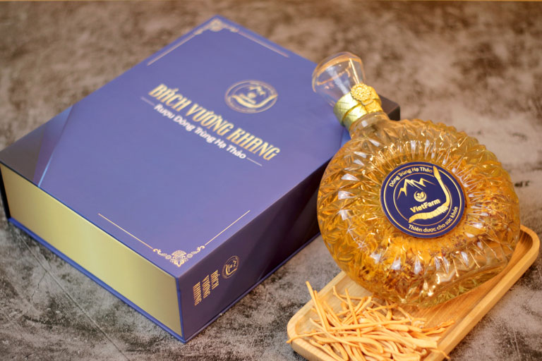 Thiết kế bình rượu Bách Vương Khang sang trọng, đẳng cấp, thích hợp làm quà biếu tặng