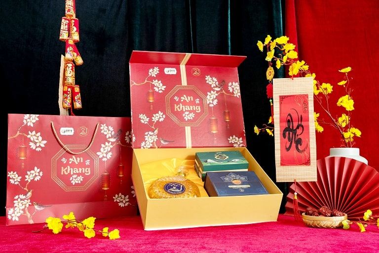 Set quà An Khang với gam màu đỏ may mắn và thành công