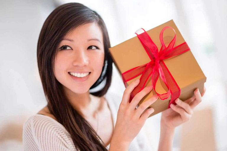 Vì sao nên chọn quà tặng tri ân khách hàng?