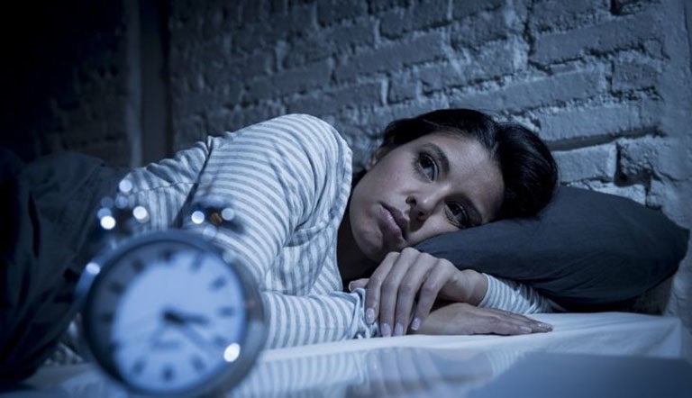 Mất ngủ kéo dài ảnh hưởng nhiều tới sức khỏe, chất lượng công việc