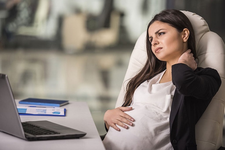 Phụ nữ mang thai cũng là nhóm đối tượng dễ bị mất ngủ do đau vai gáy