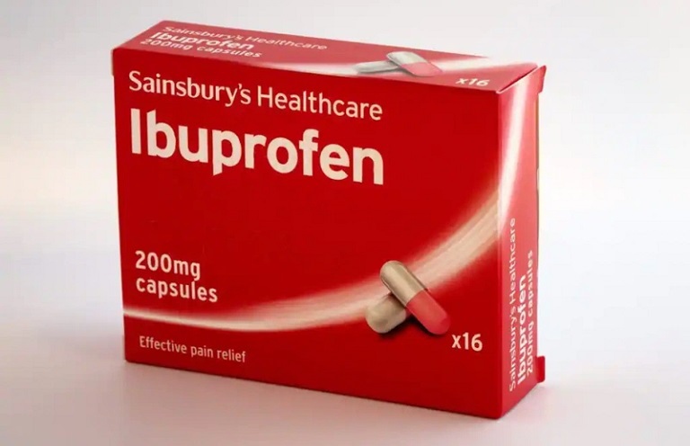 Dùng thuốc giảm đau Ibuprofen theo chỉ định từ bác sĩ