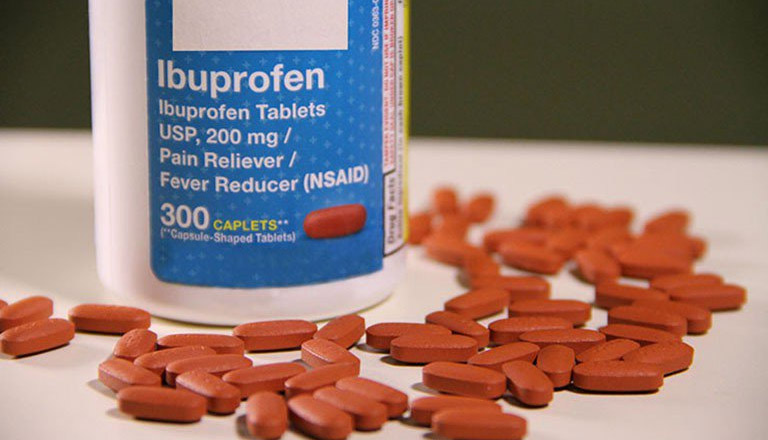 Ibuprofen giarmnhanh các triệu chứng đau rát họng