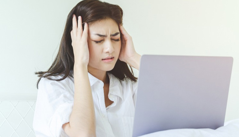 Đau đầu buồn ngủ ảnh hưởng lớn tới công việc và học tập